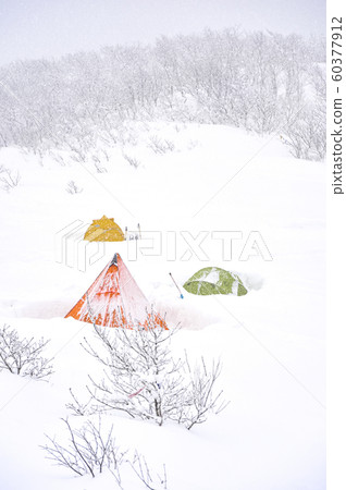 白雪皚皚的江原道冬季景觀 白雪皚皚的江原道冬季景觀 60377912