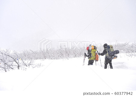 韓國冬季風景與雪 60377942