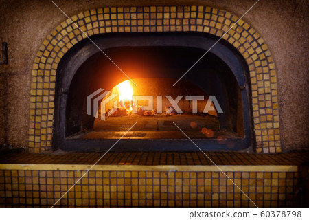 Traditional Italian pizza oven 60378798
