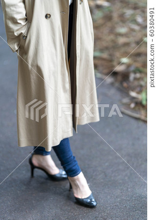 Cool woman in trench coat 60380491