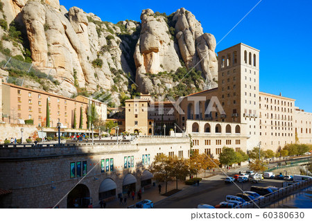 蒙特塞拉特修道院和岩層 60380630