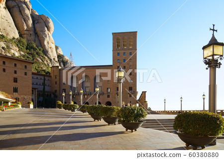 蒙特塞拉特修道院和岩層 60380880