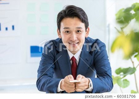 Low-back businessman Business card exchange Chest height Low-back businessman Business card exchange Chest height 60381706