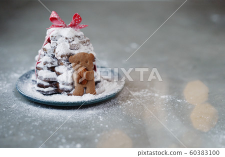 Alternative gingerbread Christmas tree 60383100