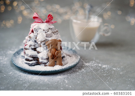 Alternative gingerbread Christmas tree Alternative gingerbread Christmas tree 60383101