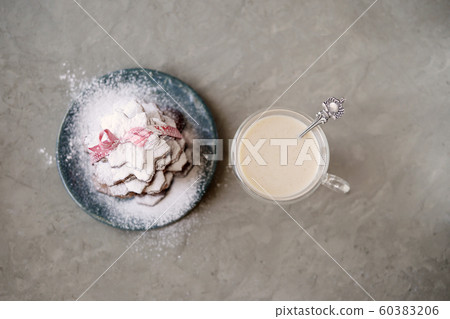 Alternative gingerbread Christmas tree Alternative gingerbread Christmas tree 60383206