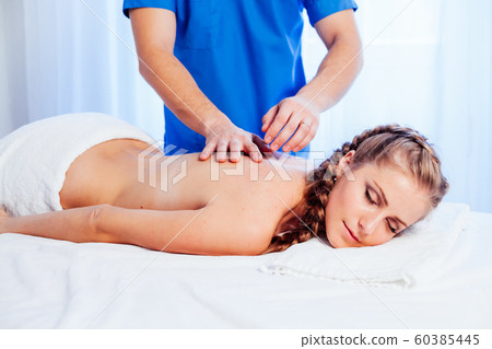 girl masseur doing massage back spa health 60385445