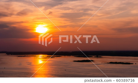 Dramatic colorful golden susnet on the Volga river Dramatic colorful golden susnet on the Volga river 60389716