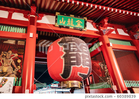 發光的淺草寺神殿門 60389839