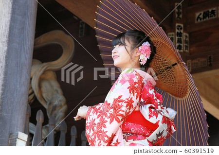 Japanese woman in adult kimono shooting and sunny appearance 60391519
