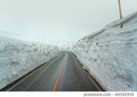 Tateyama, Snow "Beautiful Heaven Sky Road" Tateyama, Snow "Beautiful Heaven Sky Road" 60392950