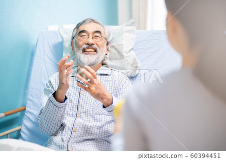 Senior man and daughter Senior man and daughter 60394451
