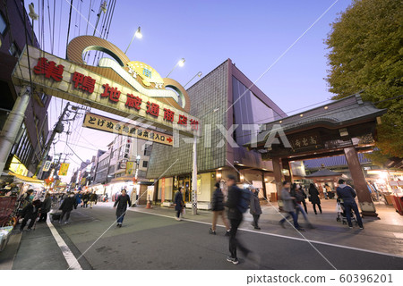 Tokyo cityscape in Japan We look at Sugamo Jizodori shopping street and Takaiwa-ji Temple (Togenuki Jizoen) Tokyo cityscape in Japan We look at Sugamo Jizodori shopping street and Takaiwa-ji Temple (Togenuki Jizoen) 60396201