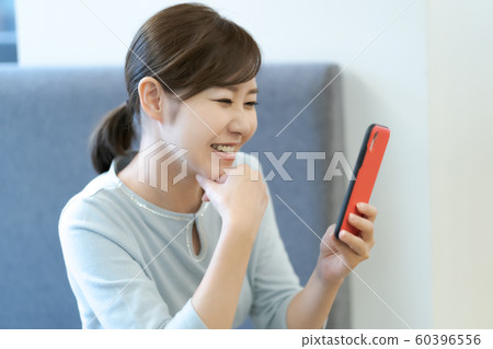 智能手機30s女性 60396556