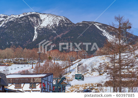 從北八岳索道三陸站的停車場向東北方向眺望北橫岳 從北八岳索道三陸站的停車場向東北方向眺望北橫岳 60397885