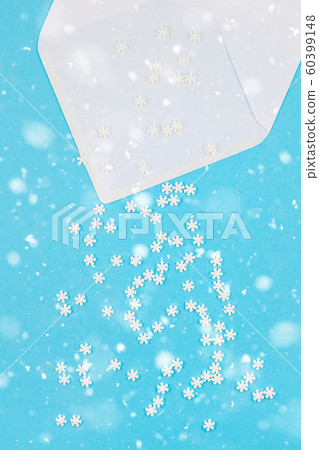 Winter pattern made of small white snowflakes Winter pattern made of small white snowflakes 60399148