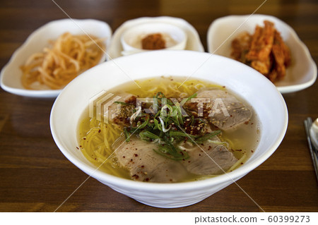 Cheju Island meat noodles 60399273