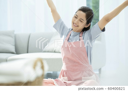 Lifestyle woman housework 60400821