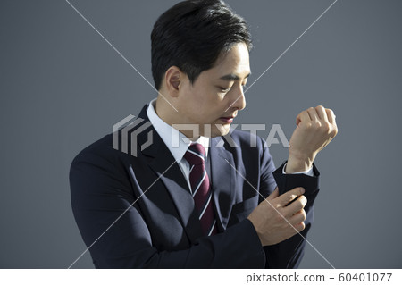 Businessman retail 60401077