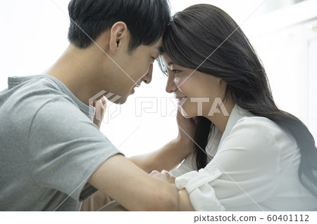 新婚夫婦面對 新婚夫婦面對 60401112