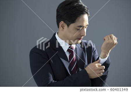 Businessman retail 60401349