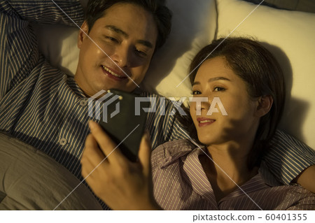 Couple bedroom mobile phone 60401355