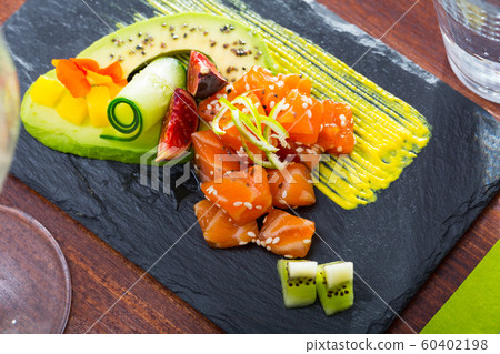 Raw tuna tartare Raw tuna tartare 60402198