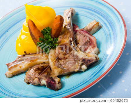 BBQ lamb carre with mashed potatoes BBQ lamb carre with mashed potatoes 60402673