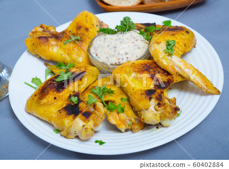 Crispy roasted chicken wings Crispy roasted chicken wings 60402884