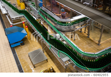 Beer bottling factory 60402955