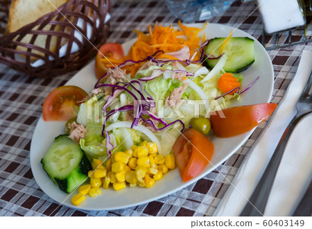 Appetizing fresh salad 60403149