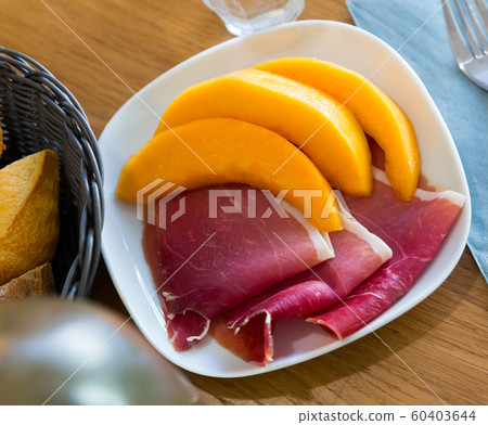 Fresh melon with slices of jamon Fresh melon with slices of jamon 60403644