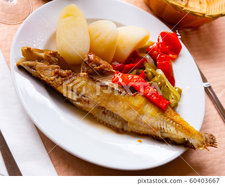 wrasse, fish, roast 60403667