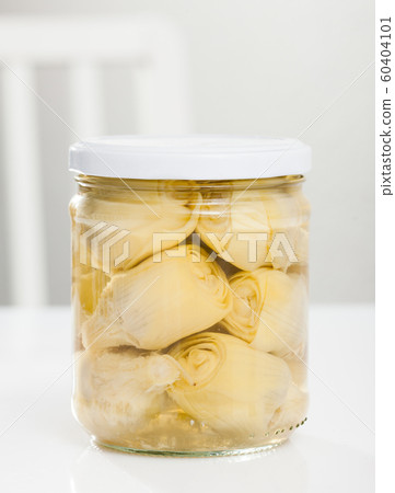 Glass bottle of marinated artichokes Glass bottle of marinated artichokes 60404101