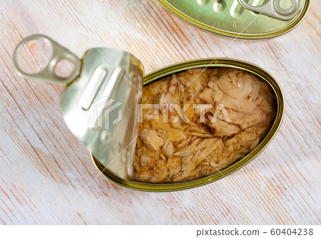 Bonito fish fillets preserved in oil Bonito fish fillets preserved in oil 60404238