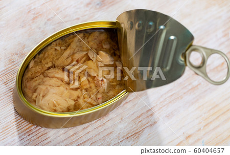Bonito fillets with oil in tin can 60404657