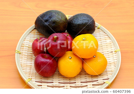 Mini apples, mandarin oranges and avocado Mini apples, mandarin oranges and avocado 60407396