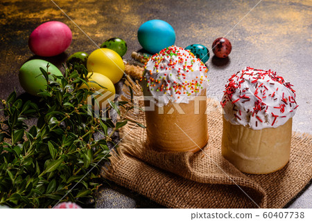 Easter cake and colorful eggs on a dark background 60407738
