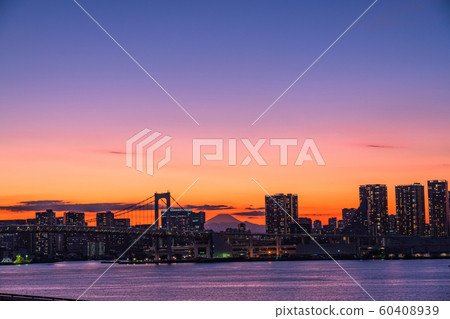 《東京灣》彩虹橋/東京灣地區夜景 60408939
