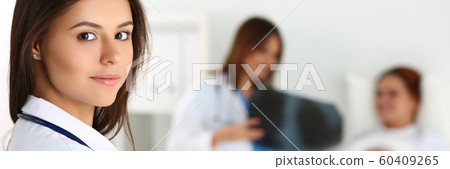 Beautiful female medicine doctor looking in camera 60409265