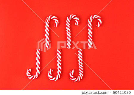 Red and white candies.  60411080