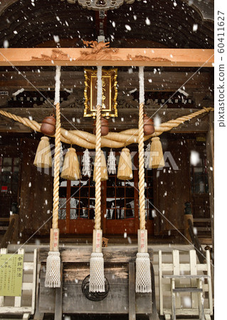 在北海道函館市的由倉神社拍攝冬季雪景 在北海道函館市的由倉神社拍攝冬季雪景 60411627