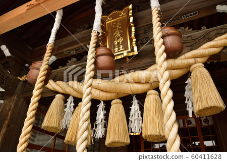 在北海道函館市的由倉神社拍攝冬季雪景 在北海道函館市的由倉神社拍攝冬季雪景 60411628