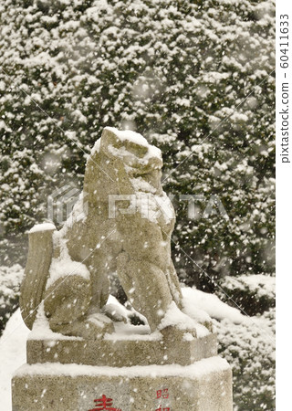 在北海道函館市的由倉神社拍攝冬季雪景 在北海道函館市的由倉神社拍攝冬季雪景 60411633