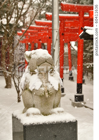 在北海道函館市的由倉神社拍攝冬季雪景 在北海道函館市的由倉神社拍攝冬季雪景 60411636