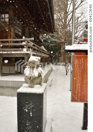 在北海道函館市的由倉神社拍攝冬季雪景 在北海道函館市的由倉神社拍攝冬季雪景 60411640