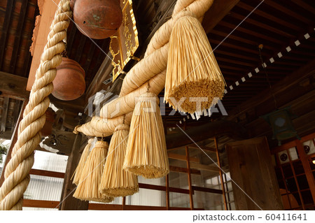 在北海道函館市的由倉神社拍攝冬季雪景 在北海道函館市的由倉神社拍攝冬季雪景 60411641
