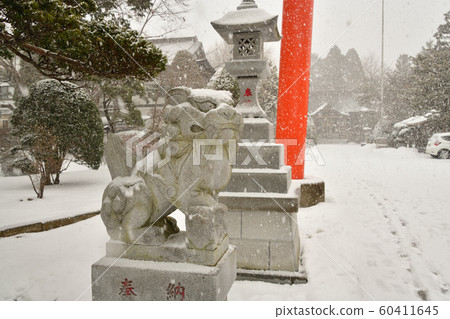 在北海道函館市的由倉神社拍攝冬季雪景 60411645