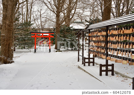 在北海道函館的龜田八man宮神社內拍攝冬季雪景 在北海道函館的龜田八man宮神社內拍攝冬季雪景 60412078