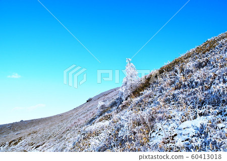 Winter mountain 60413018